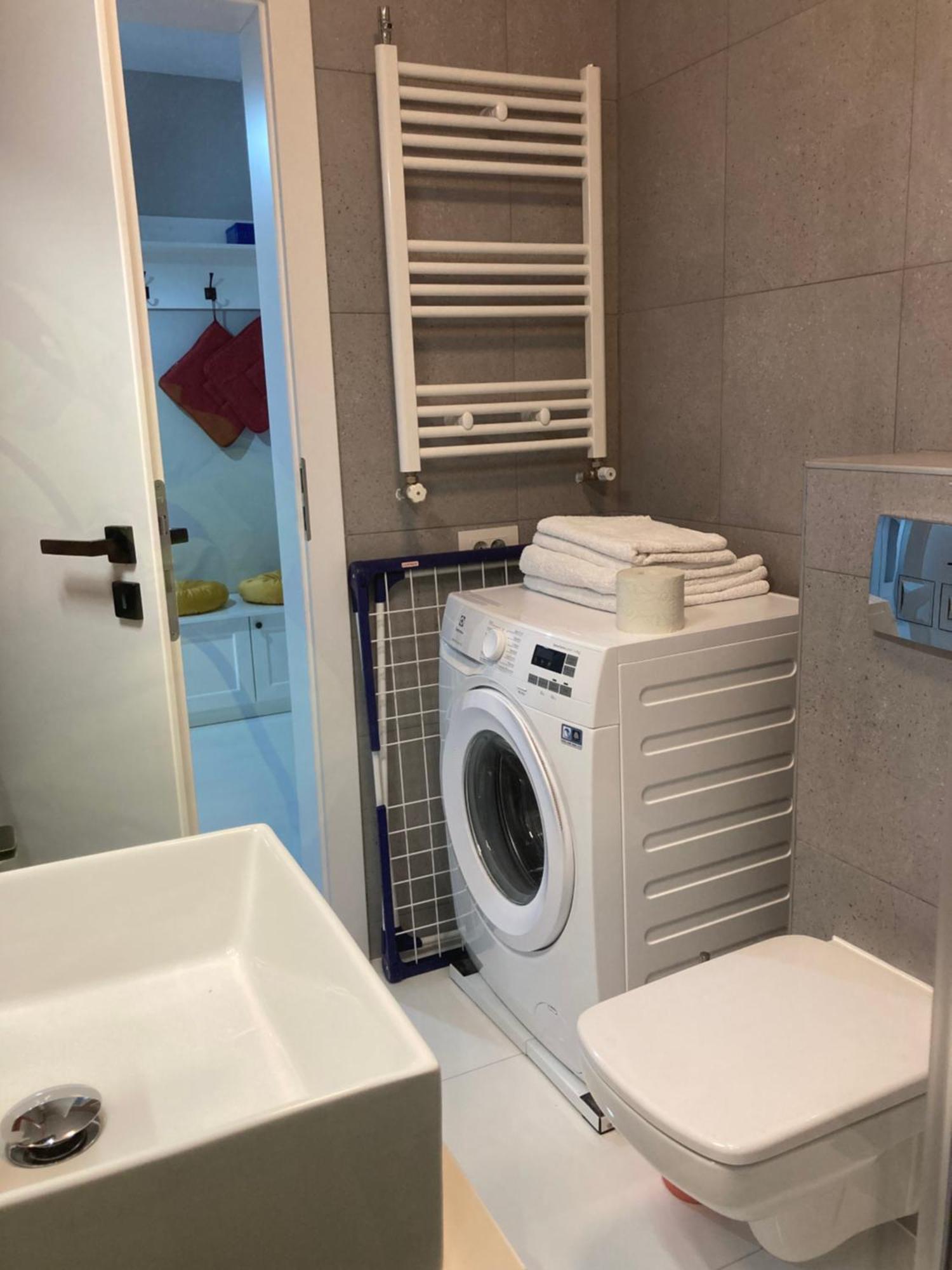 Apartamentul Max, Practic Si Confortabil Oradea Dış mekan fotoğraf